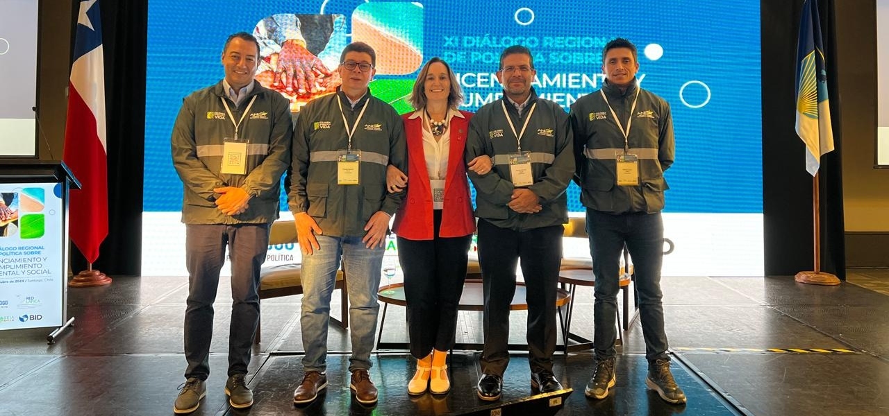 Imagen de la entrega de RedLaseia a la ANLA